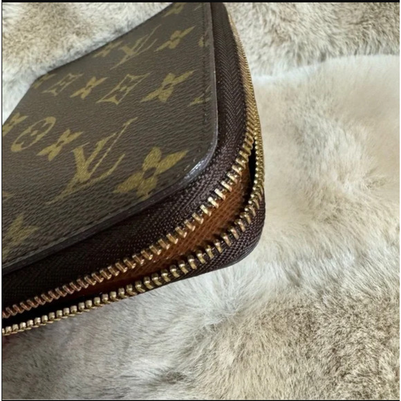 Louis Vuitton Brown Monogram Passport Holder with Zipper - Picture 9 of 10